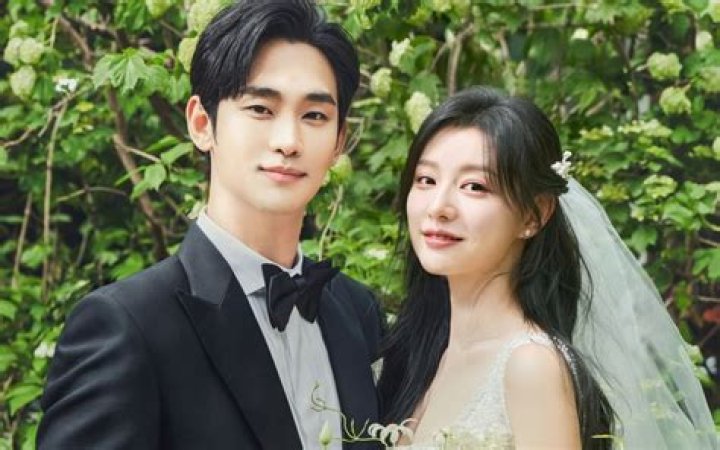 Unraveling the Charm of Jung Hae In and Kim Soo Hyun