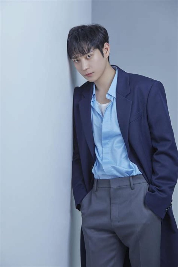 Unraveling the Mystery: Is Kim Young Dae Single?